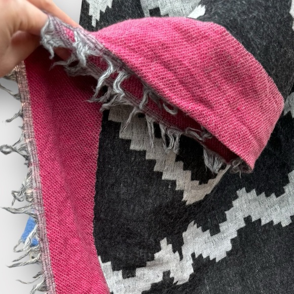 Wilfred 100% Wool Diamond Mosaic Blanket Scarf - Picture 4 of 6